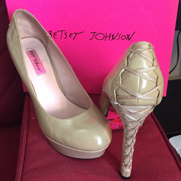 betsey johnson emili pump blush